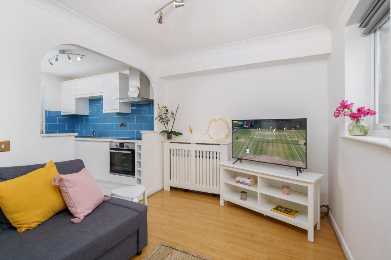 Riverside View Apartment London