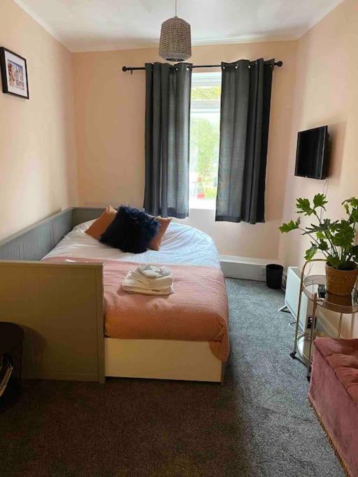 2 Bedroom Flat On Tottenham High Rd. Apartment