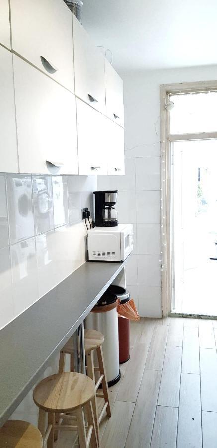 Luxurious House Near Excel- Air Conditioning, 9 Beds, 2 Baths, Garden, Fast Wifi Pensión Londres