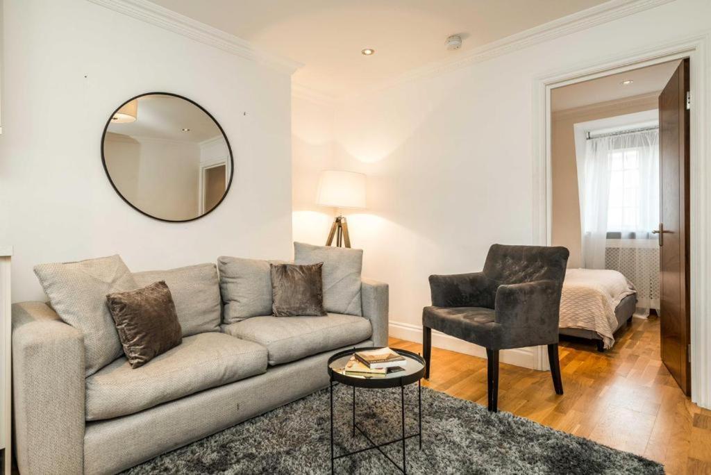 Kensington High Street Flat 2 Bedroom *