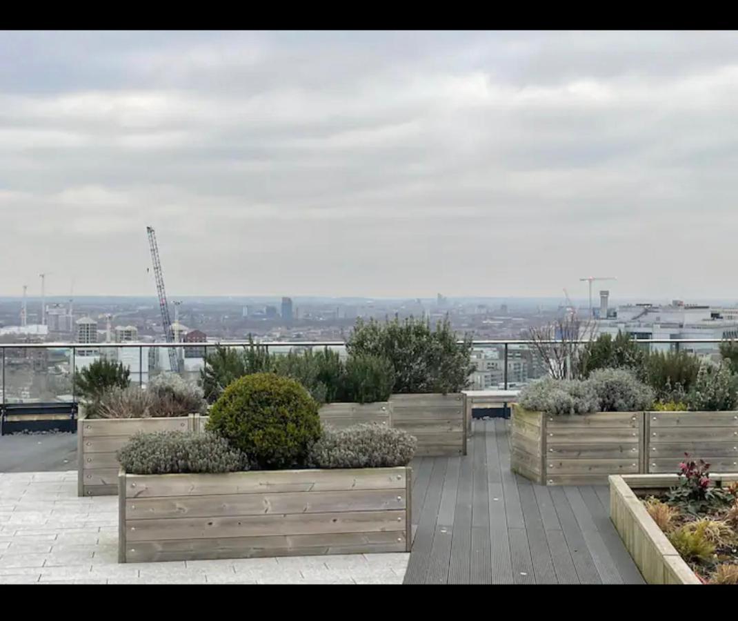 Luxurious 2 Bedroom In Canary Wharf * Londen