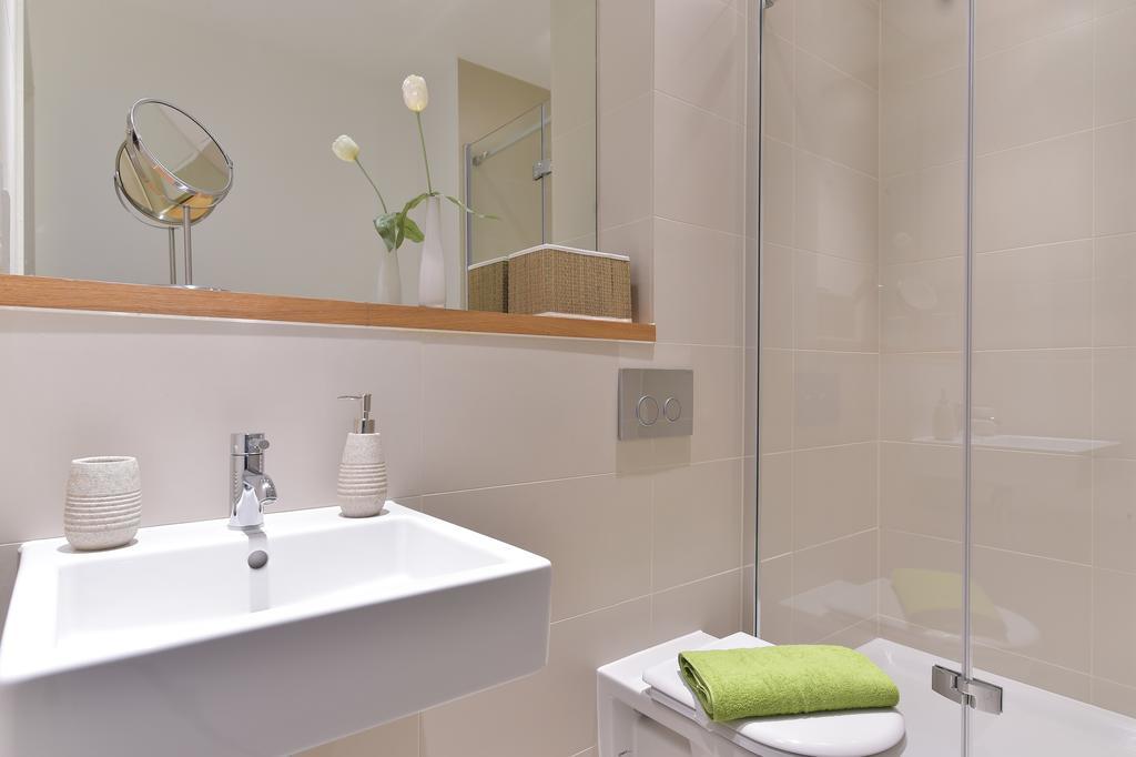 Chancery Lane Apartment *