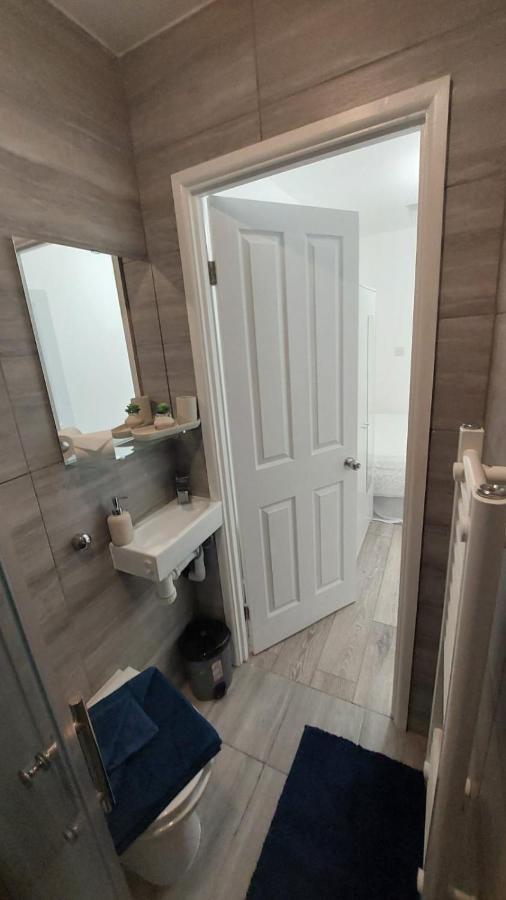 Double En-suite Available In 3 Bed Apt *