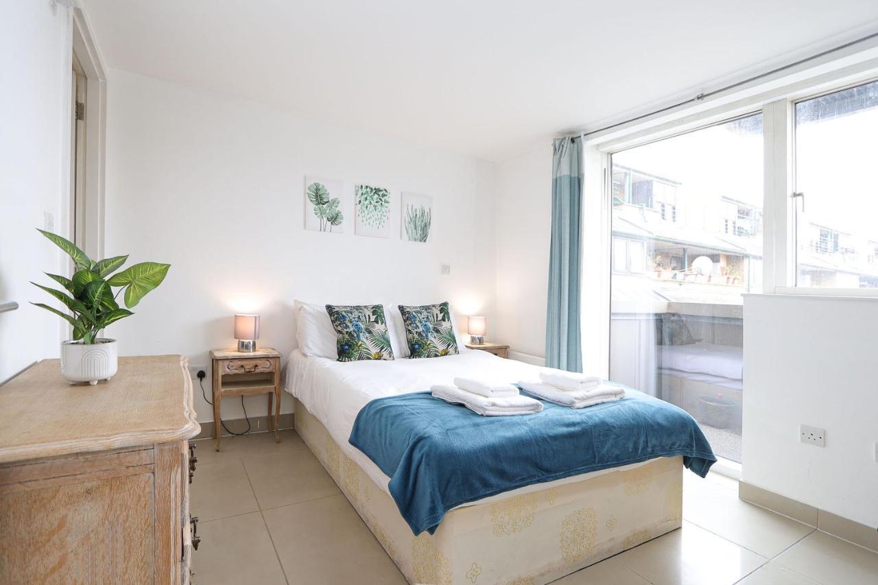 2-bed 2-bath Flat Around The Corner From Portobello Market Apartment