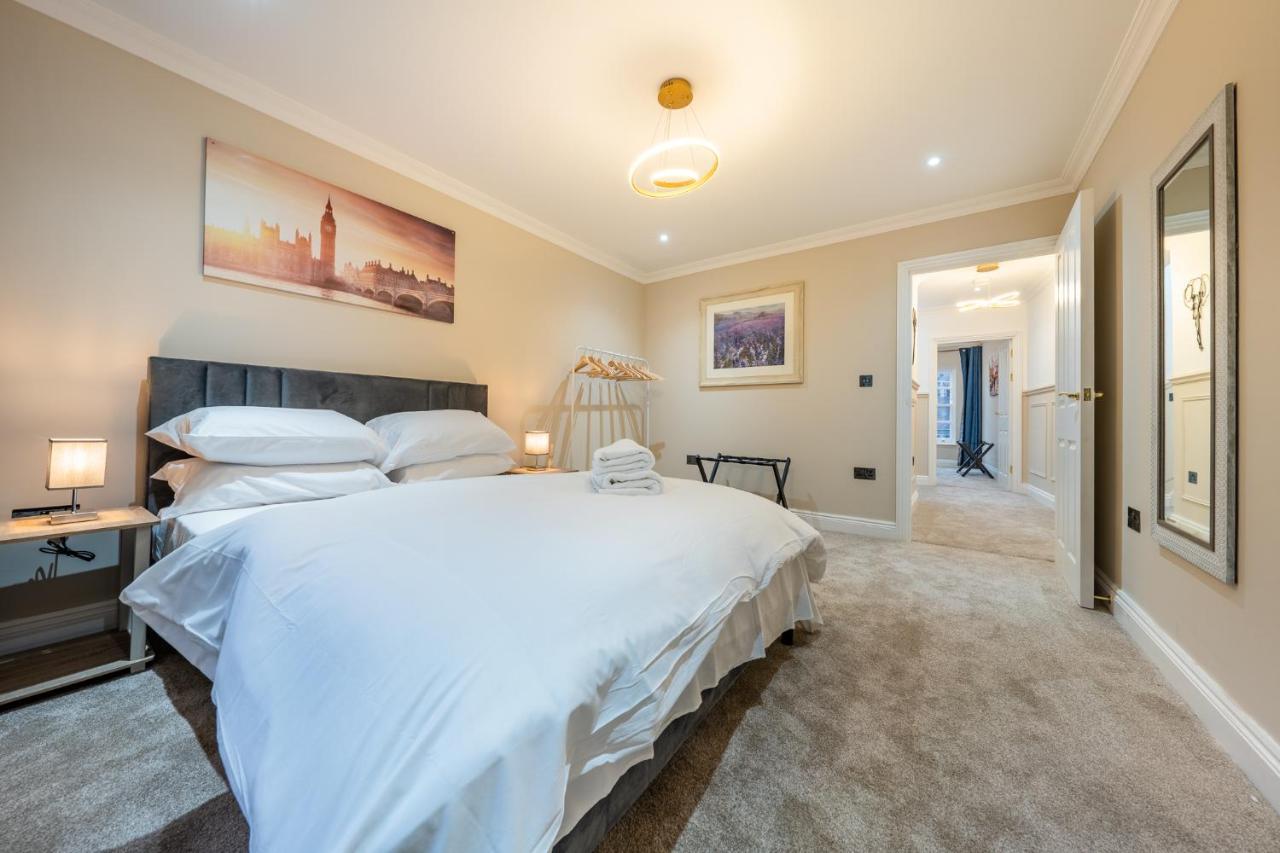 Ferienhaus Brand New Luxury House - Sleeps 8 London