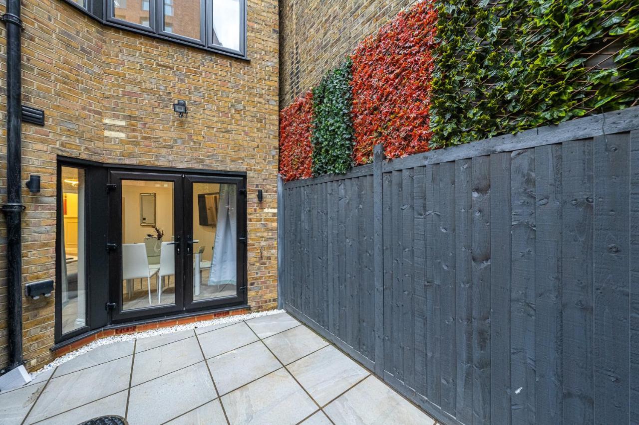 Brand New Luxury House - Sleeps 8 Ferienhaus