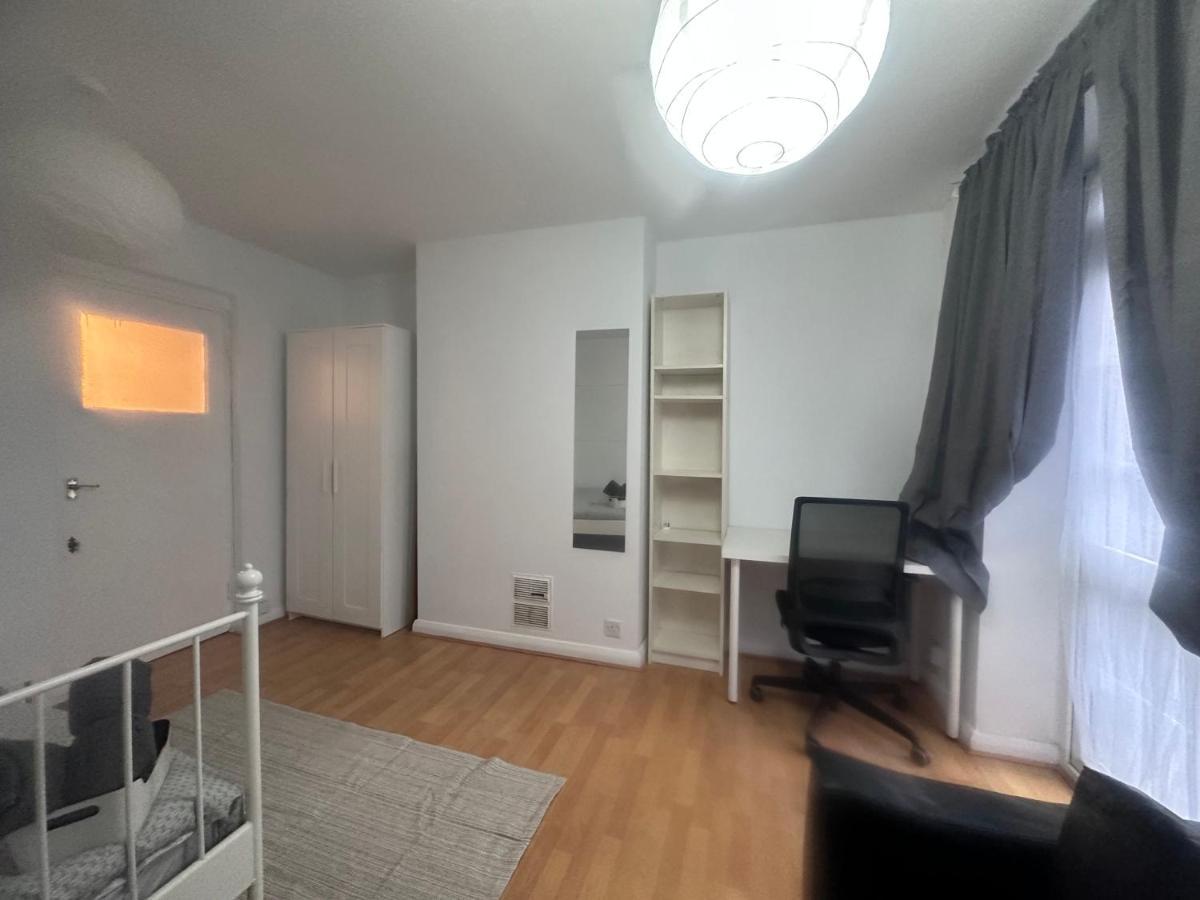 Holybush Bethnal Guest house London