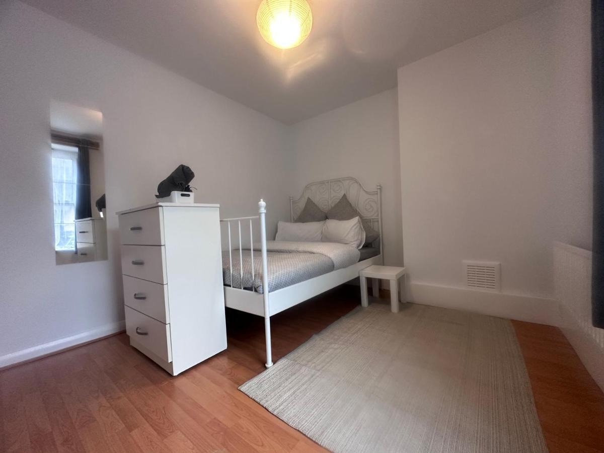 Holybush Bethnal Guest house