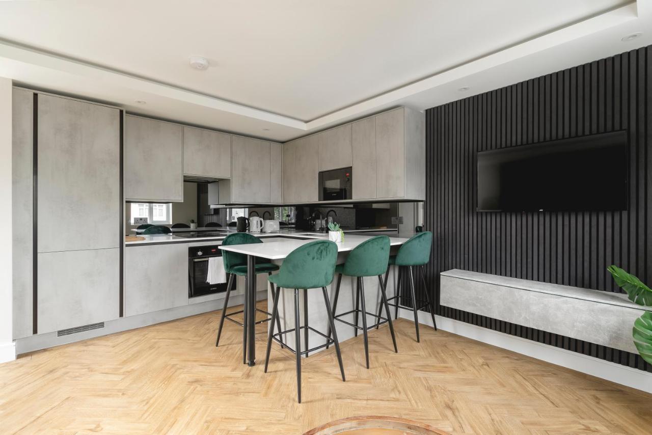 Apartamento Skyvillion - Cozy Large 4 & 1 Bed In Enfield, Mins To Tube Station, Free Wi-fi