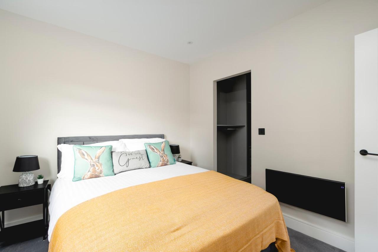 Skyvillion - Cozy Large 4 & 1 Bed In Enfield, Mins To Tube Station, Free Wi-fi Apartamento *