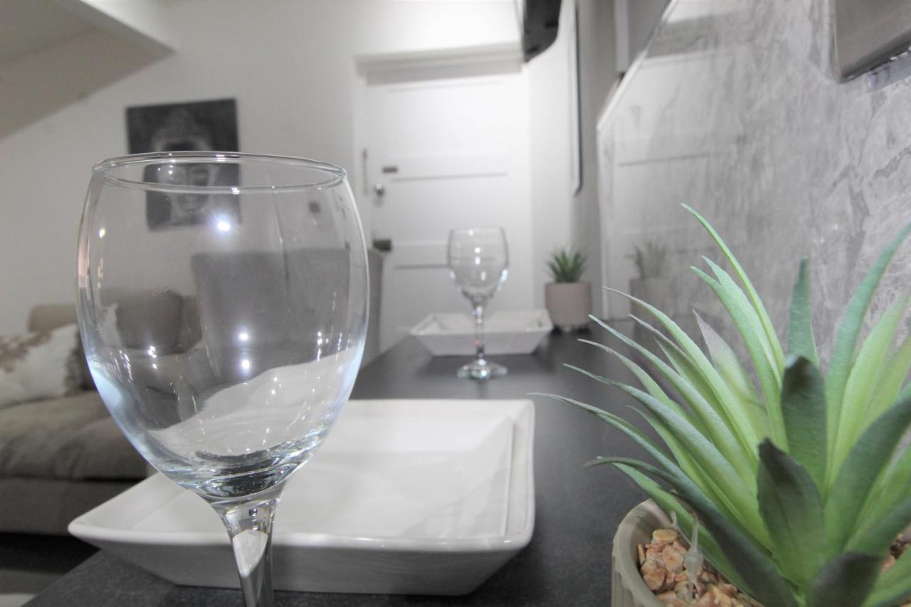 Apartment 2 Min Walk To Upton Park Station