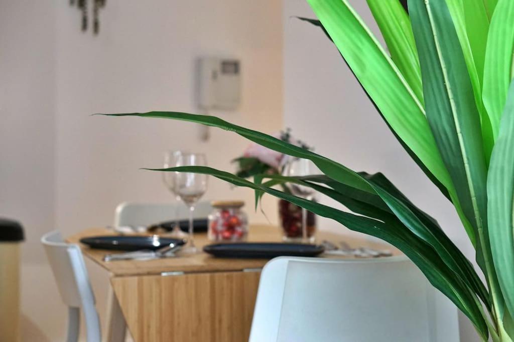 Notting Hill - Portobello Road Lux F7 *