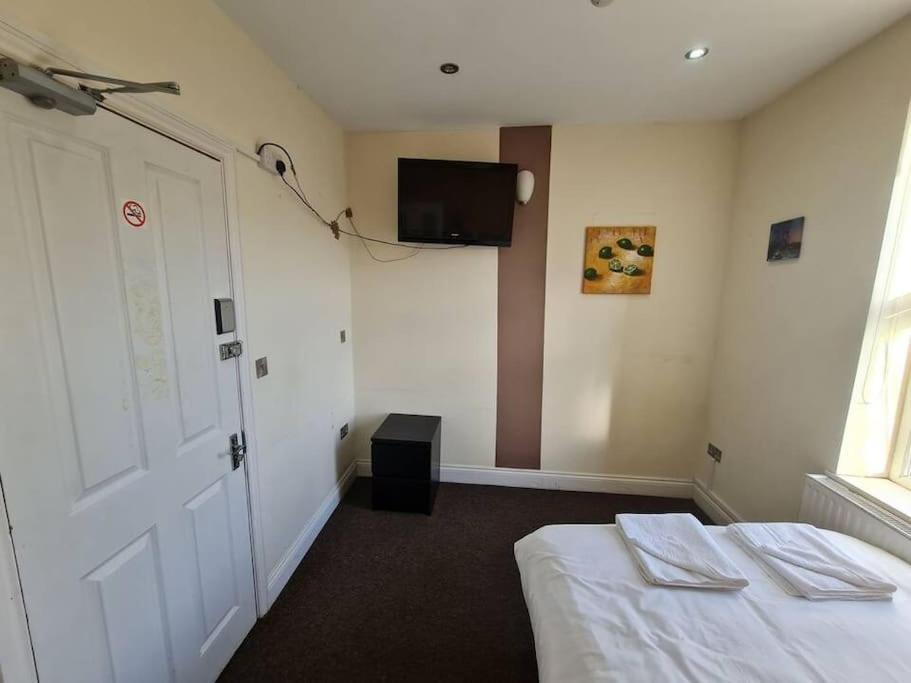 Lovely Bedroom R8 * London