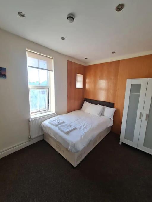 Lovely Bedroom R8 *