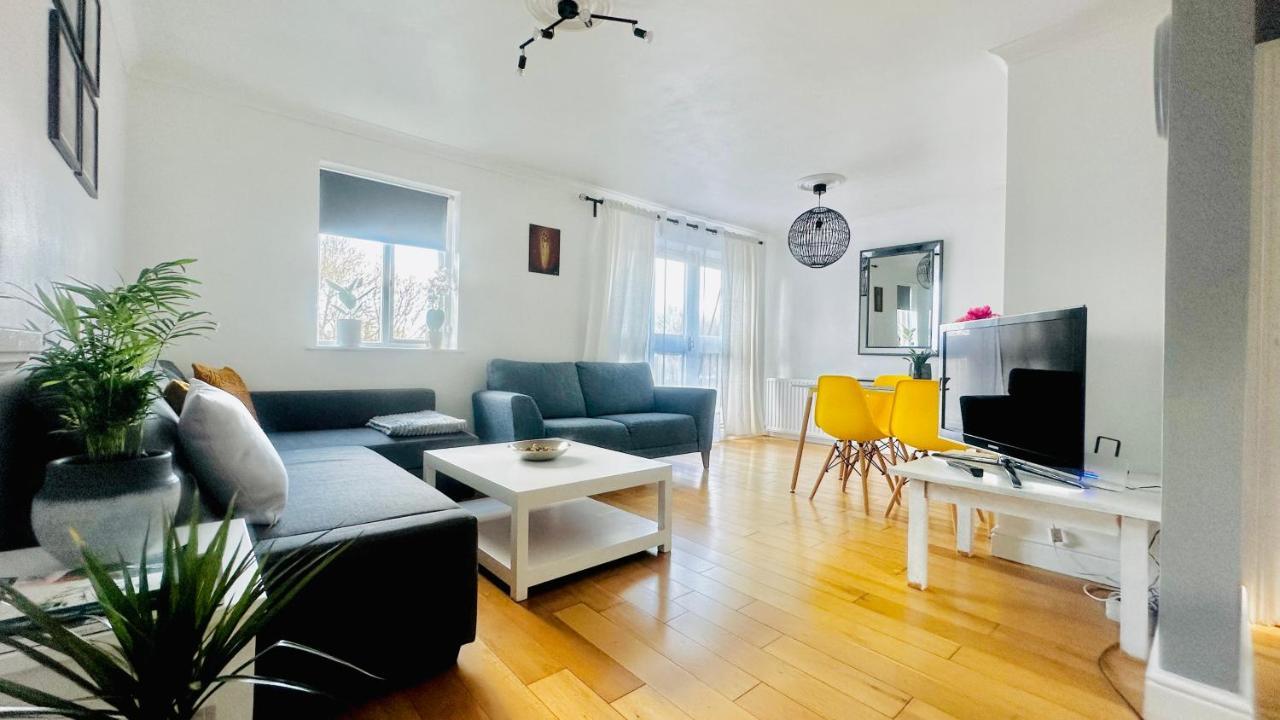 Apartment Amazing Location - Of London- 2 Bedroom Stunning Canal View House With Private Garden,parking & Balcony *