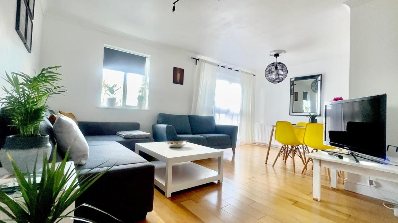 Amazing Location - Of London- 2 Bedroom Stunning Canal View House With Private Garden,parking & Balcony Apartment