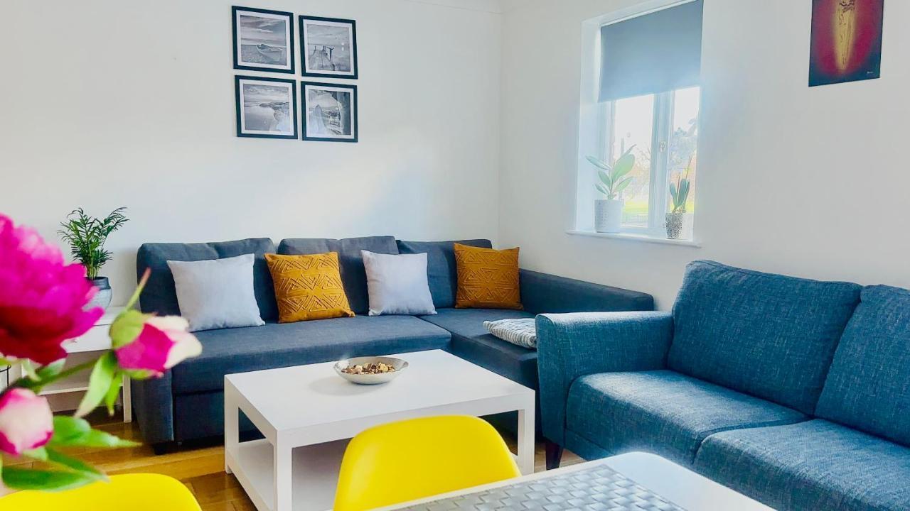 Amazing Location - Of London- 2 Bedroom Stunning Canal View House With Private Garden,parking & Balcony Apartment London
