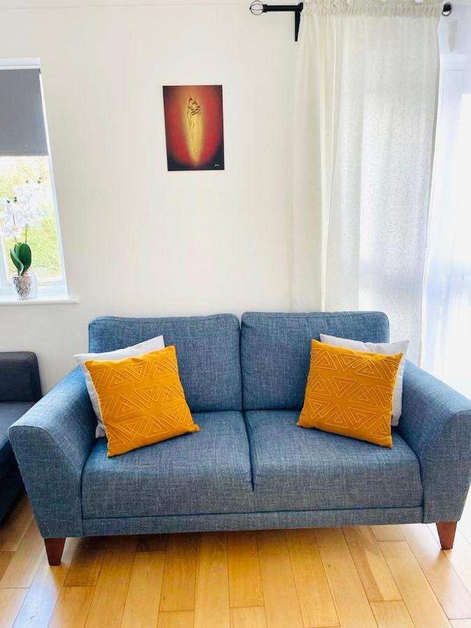 Amazing Location - Of London- 2 Bedroom Stunning Canal View House With Private Garden,parking & Balcony Apartment *