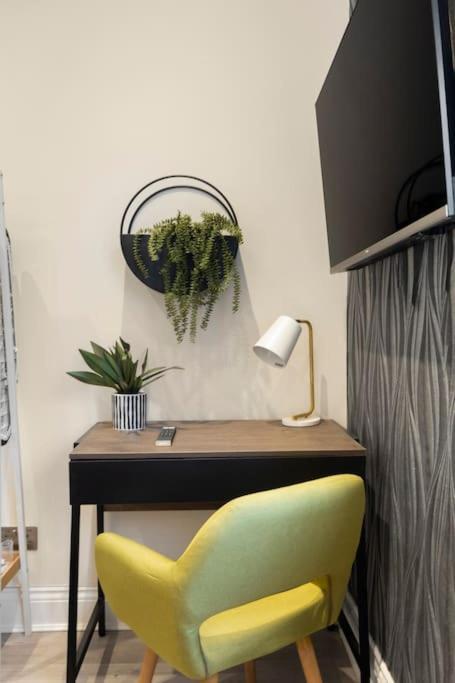 Apartment Sweet Suite: Trendy Studio For Two