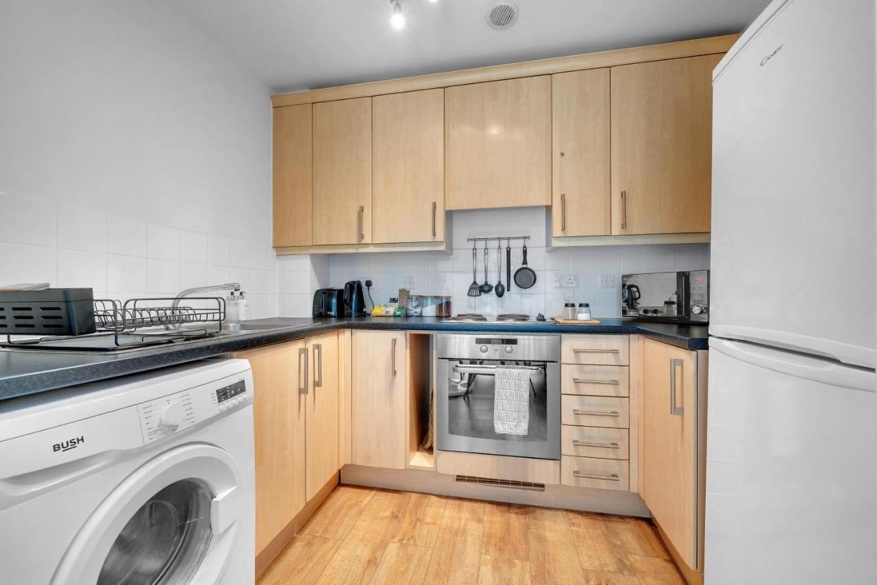 Charming And Spacious 1br Unit With Gym Access - Perfect For Staycation! Apartment London
