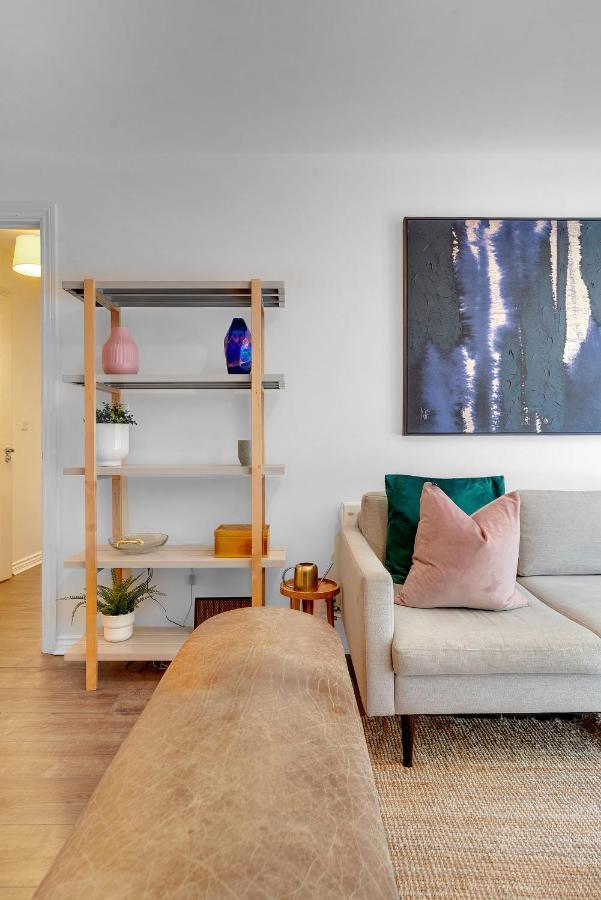 Charming And Spacious 1br Unit With Gym Access - Perfect For Staycation! * London