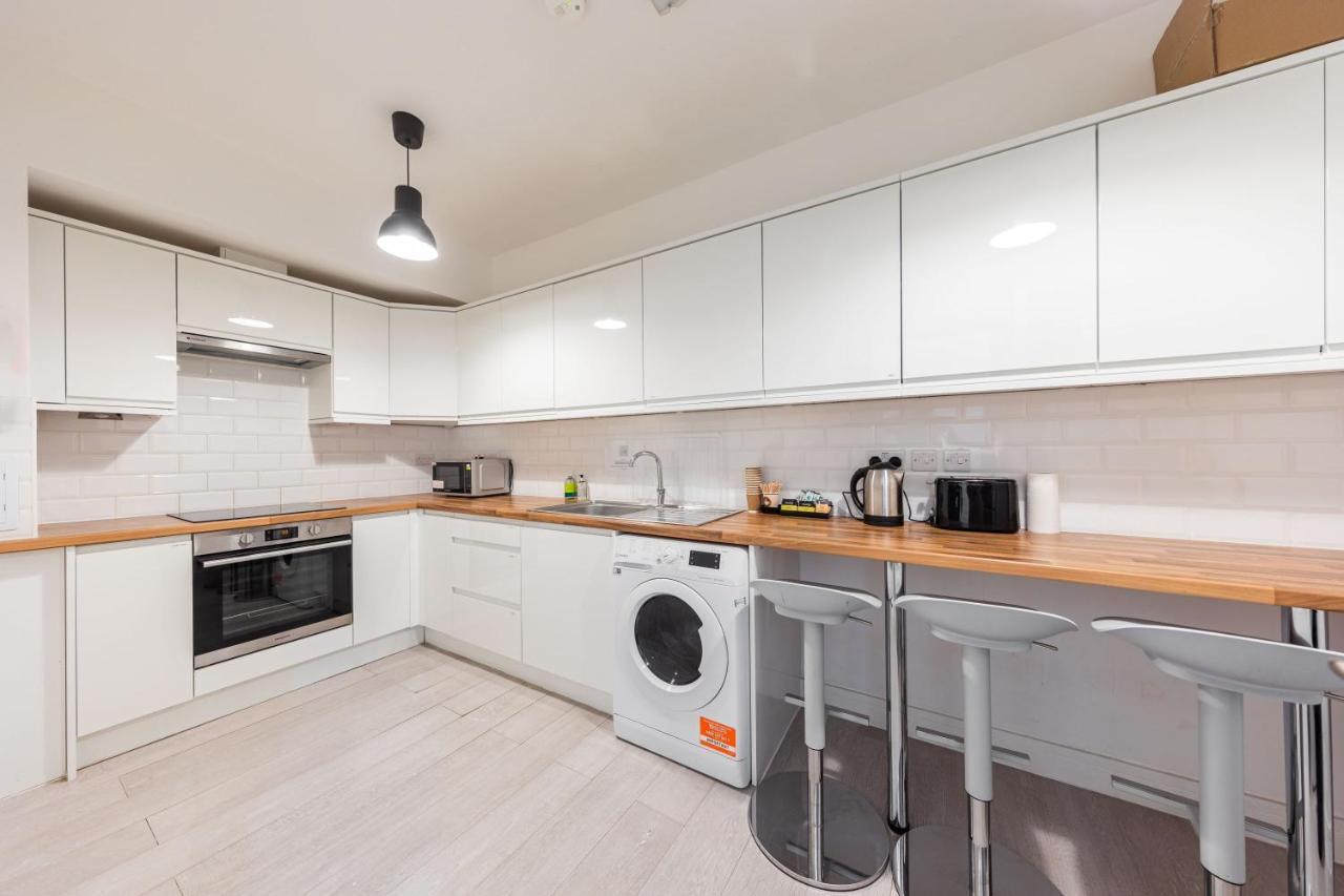 Functional Budget With Wi-fi And Laundry Facilities Near Tube Station Apartment *