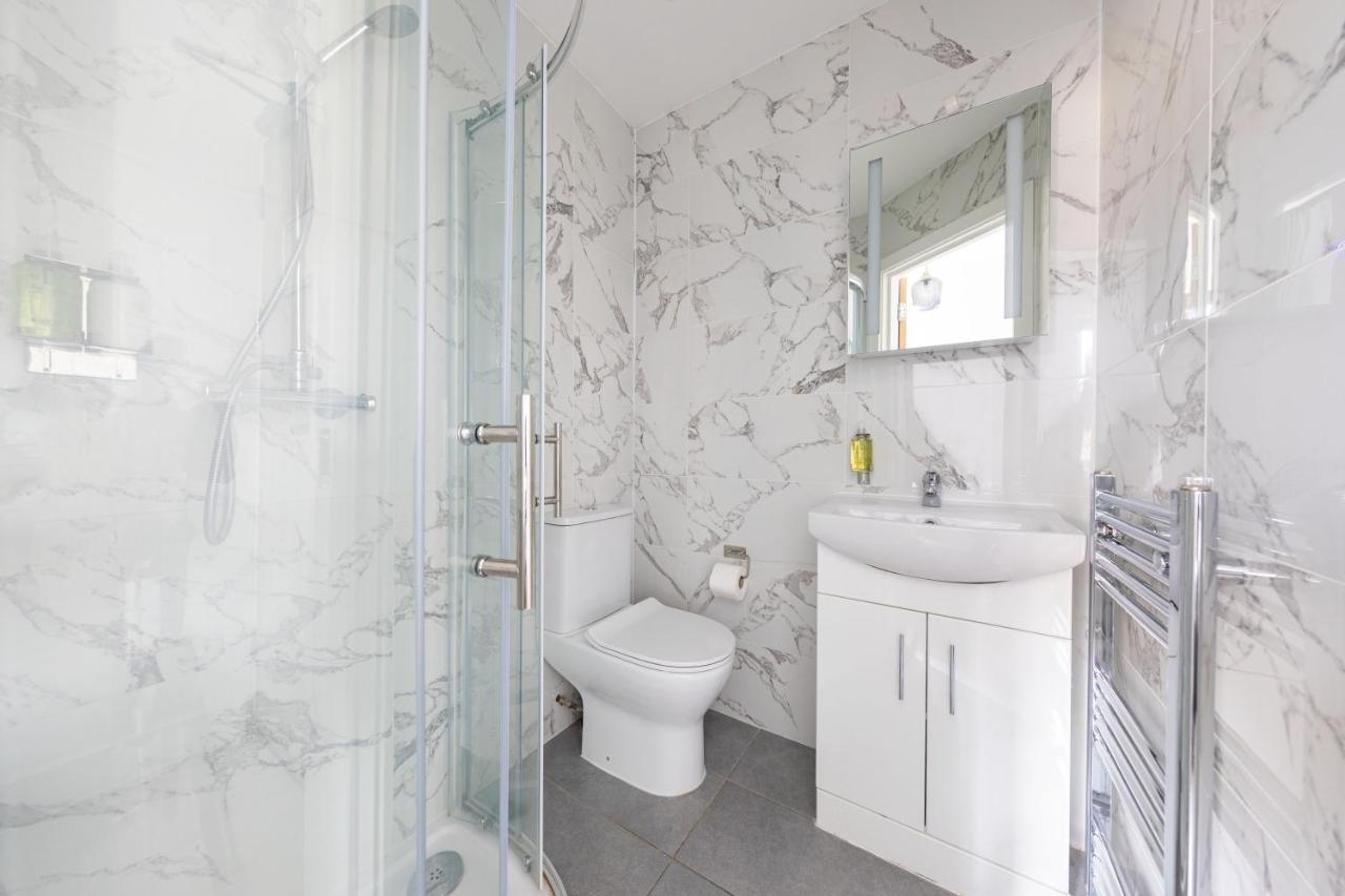 Functional Budget With Wi-fi And Laundry Facilities Near Tube Station * London