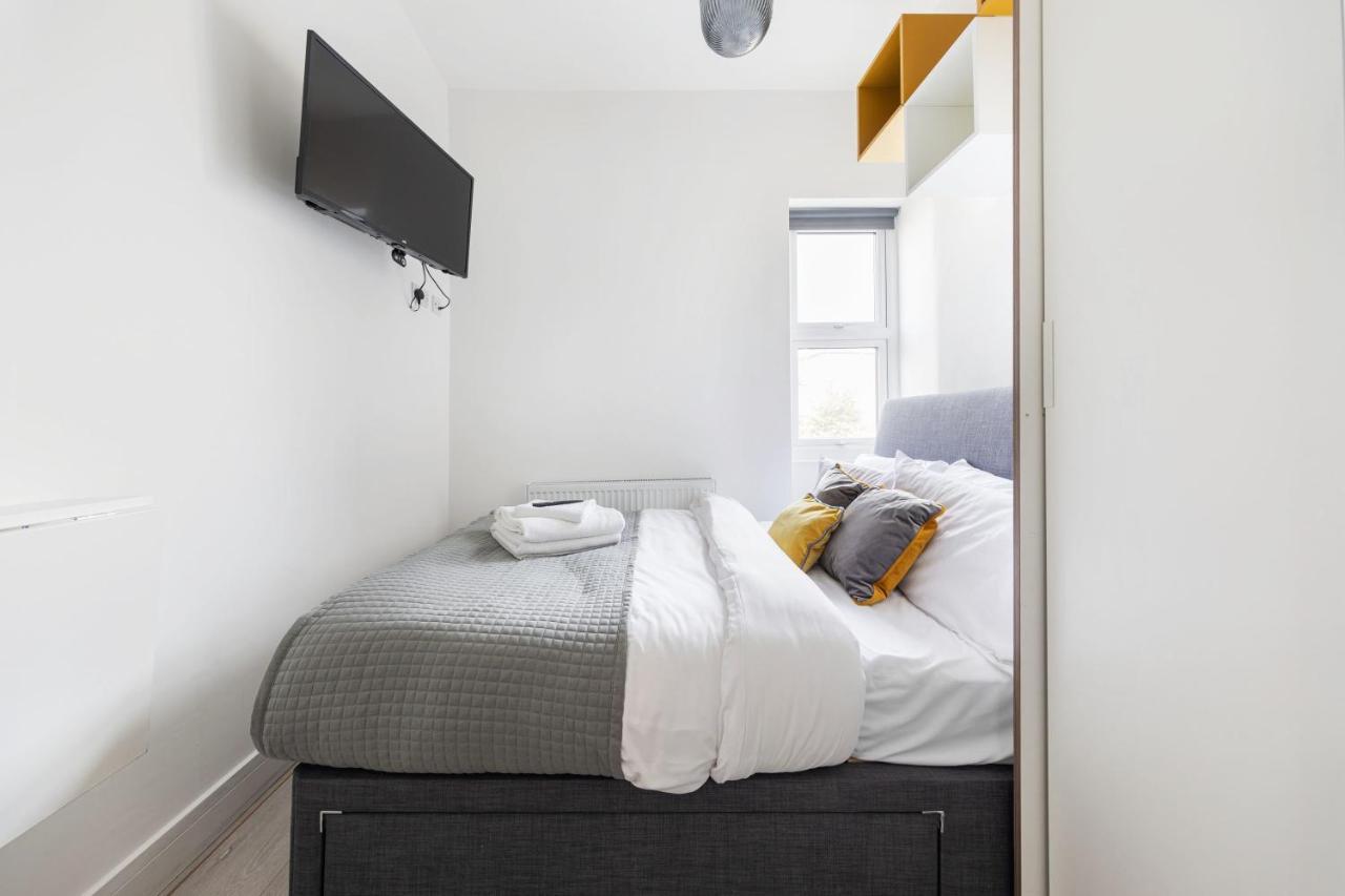 Functional Budget With Wi-fi And Laundry Facilities Near Tube Station Apartment London