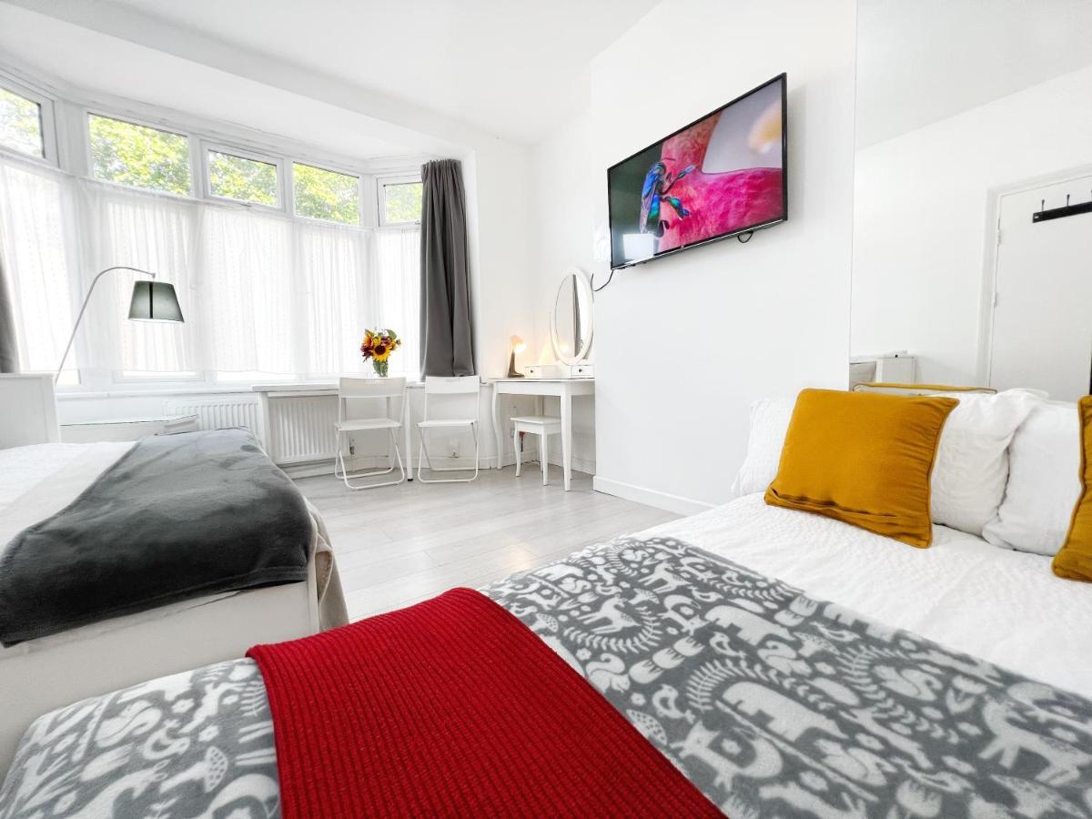 Luxurious House Near Excel- Air Conditioning, 9 Beds, 2 Baths, Garden, Fast Wifi Pensión Londres