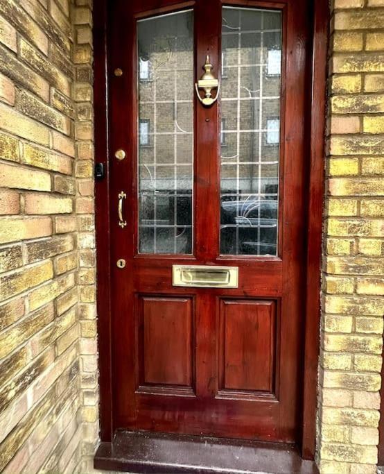 Amazing Location - Of London- 2 Bedroom Stunning Canal View House With Private Garden,parking & Balcony