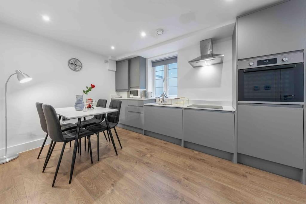 Sleep 8 9elms Appartement Londen