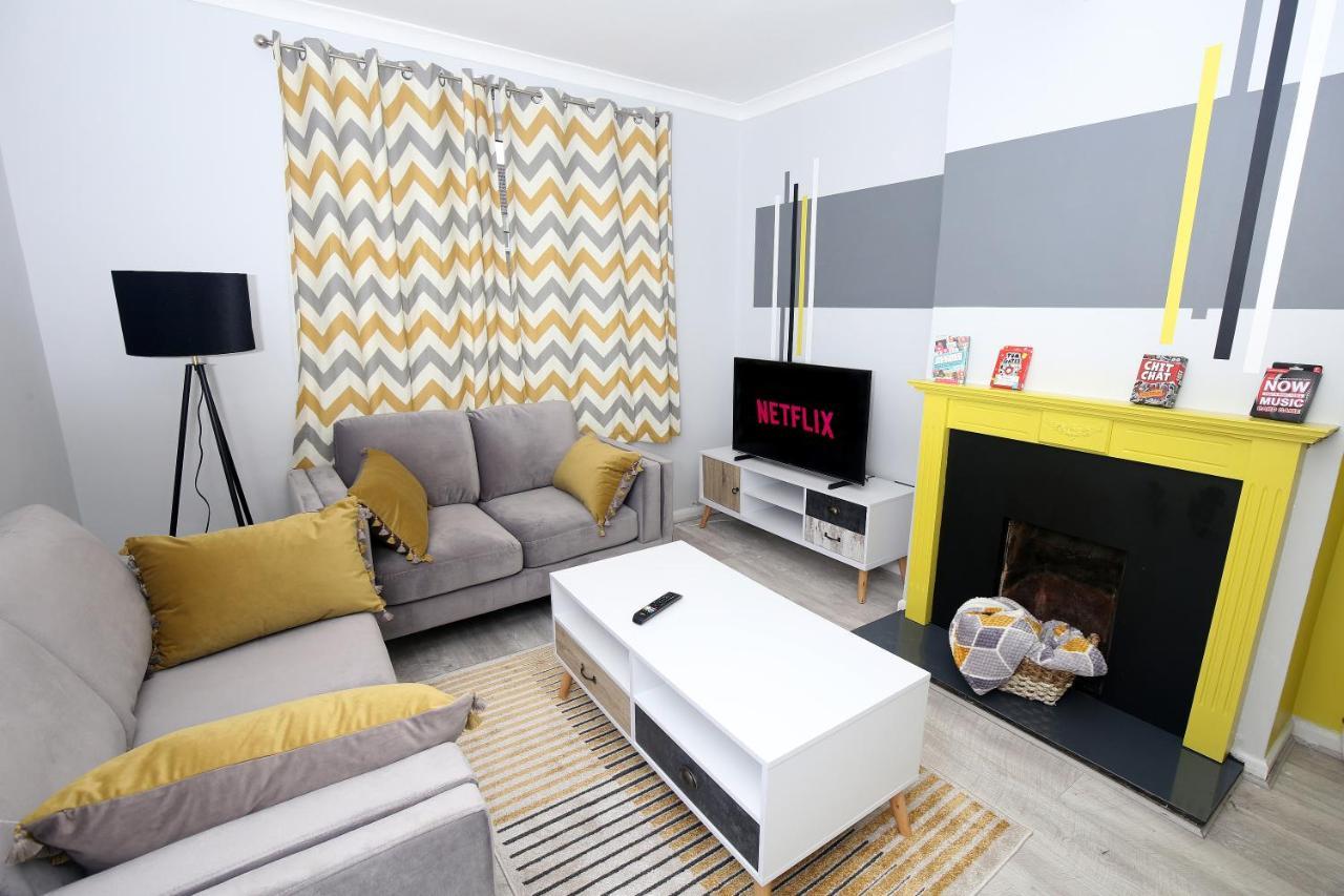 Family-friendly 3-bed House With Parking Near O2 Appartement *
