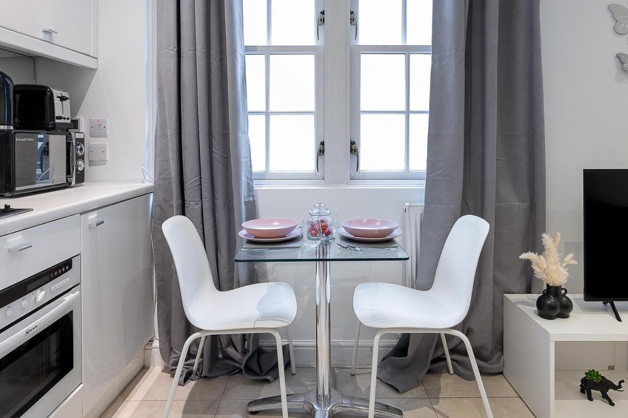 10 Min Walk Oxford St - Hyde Park Appartement Londen