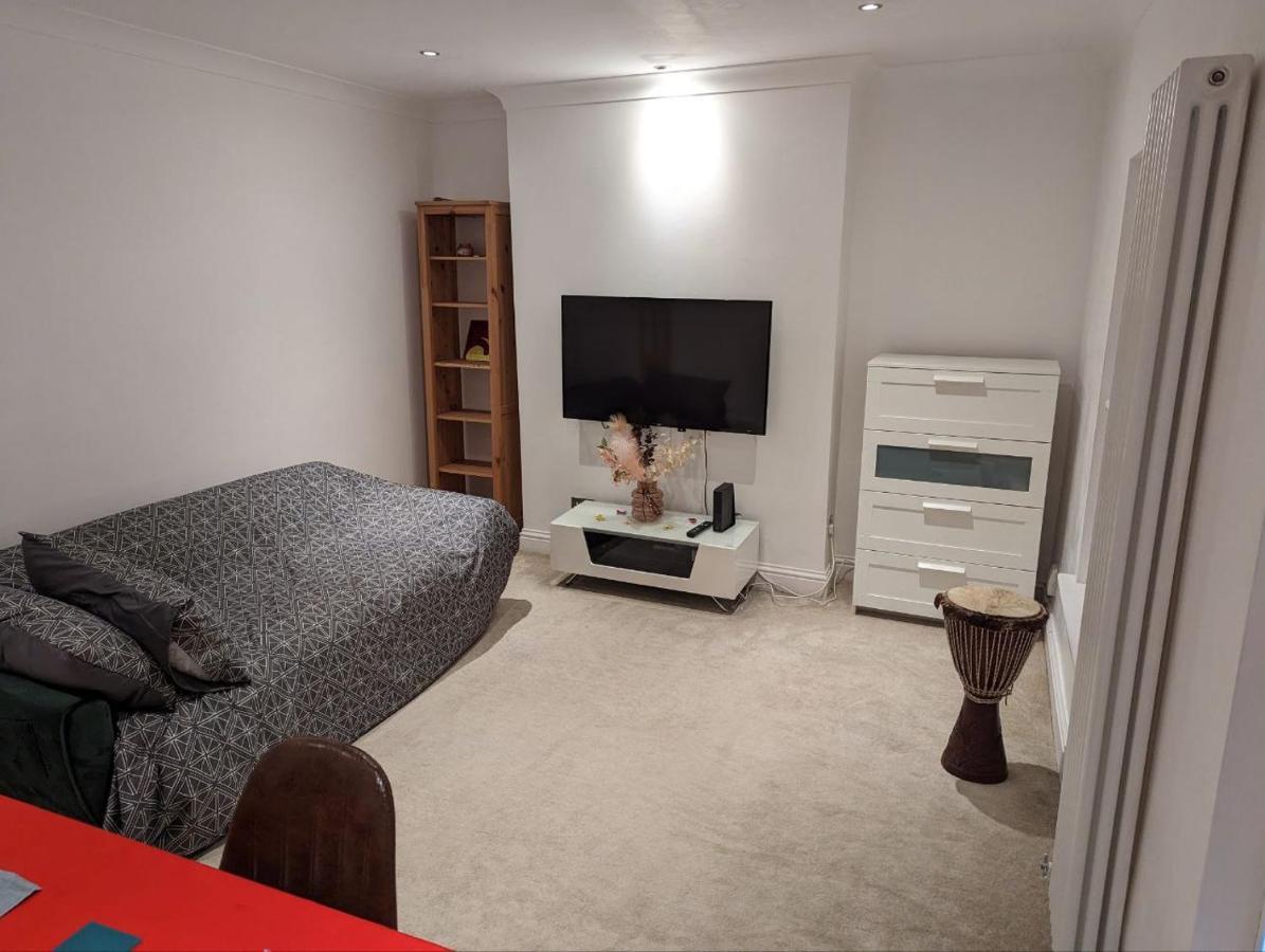 Apartment Fully-equipped Flat In The Of London.