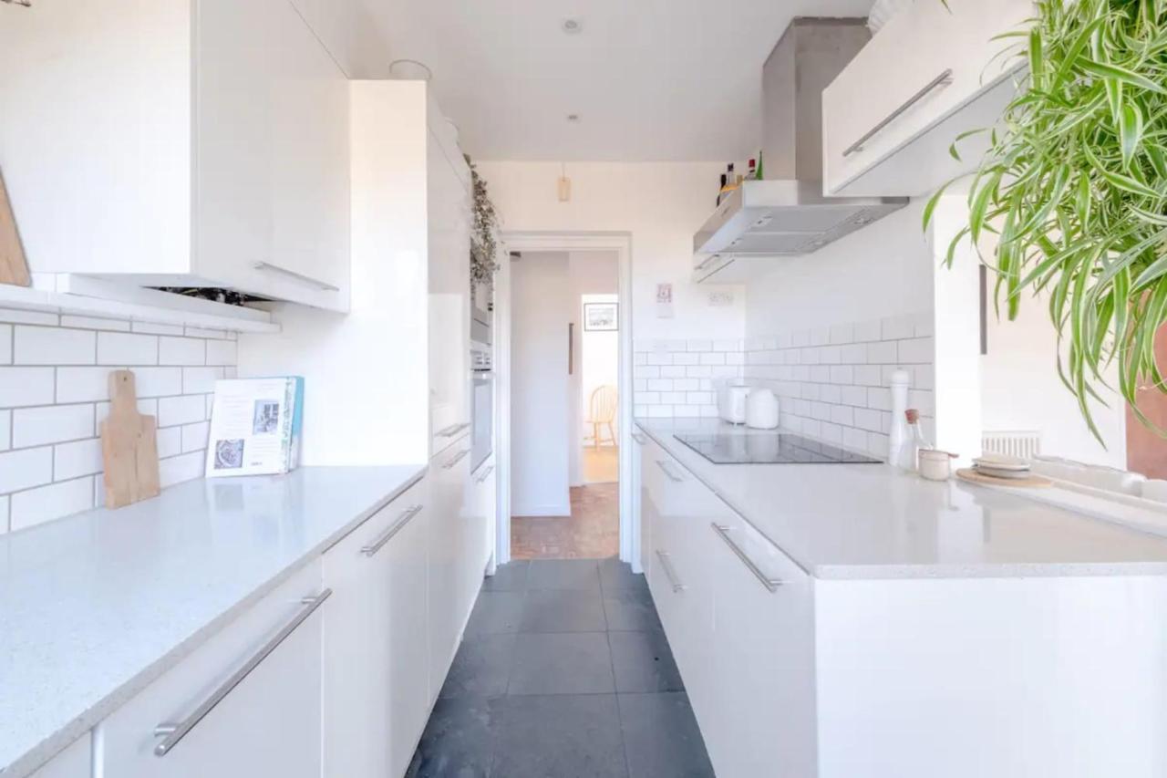 Peaceful 2 Bedroom Flat With Roof Terrace - Hackney *