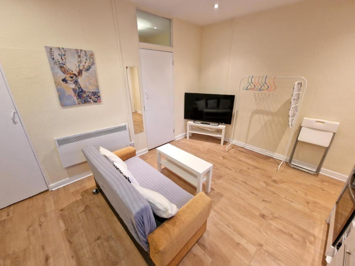Apartamento Super Studio With Two Bedrooms - Five Minutes From The Station!