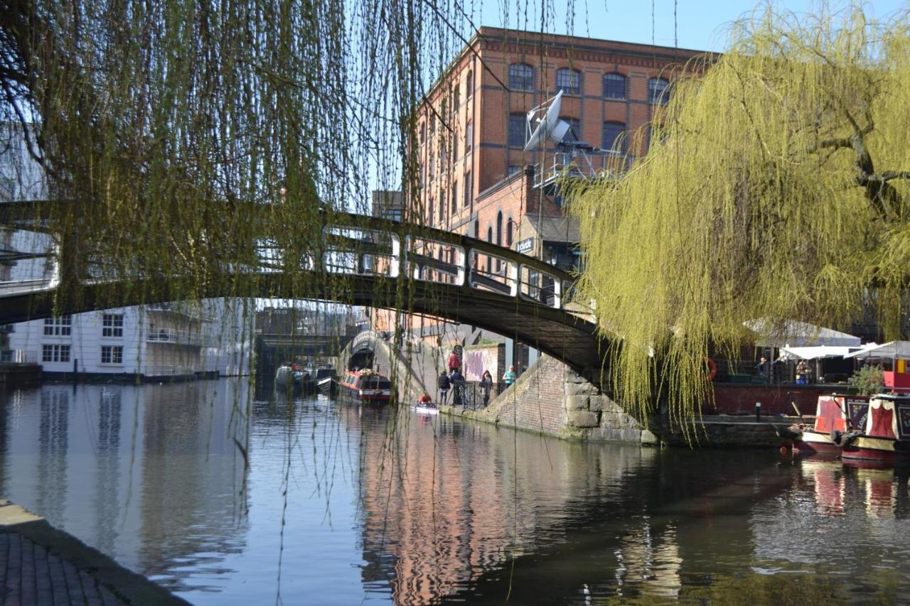 Canal-side Boutique