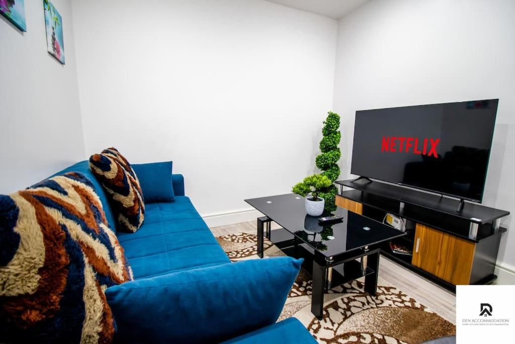 Weekly & Monthly - Beautiful 2 Bed House With Free Parking - Relocation, Business & Group - 5 Guests - By Den Short Lets & Serviced Accommodation, Woolwich Appartement Londen