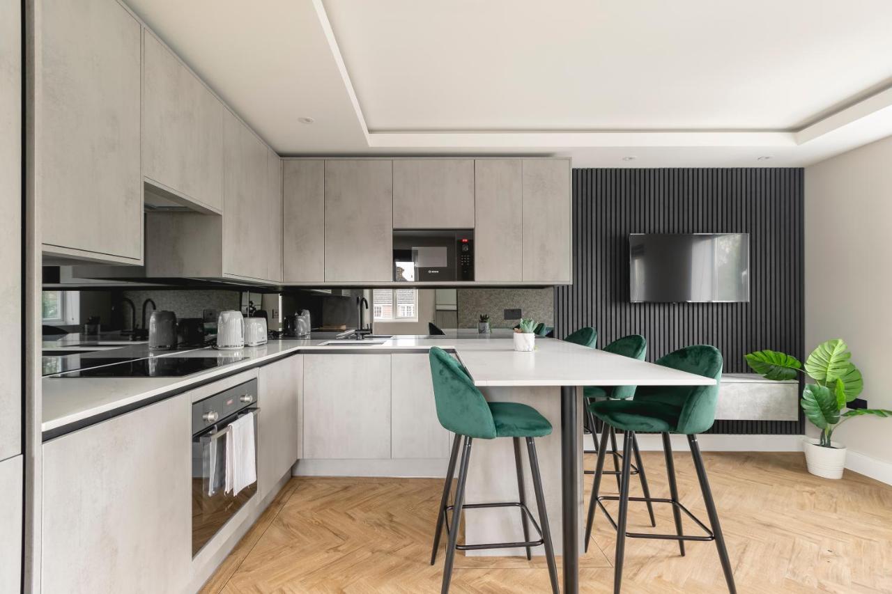 Skyvillion - Cozy Large 4 & 1 Bed In Enfield, Mins To Tube Station, Free Wi-fi Apartamento *