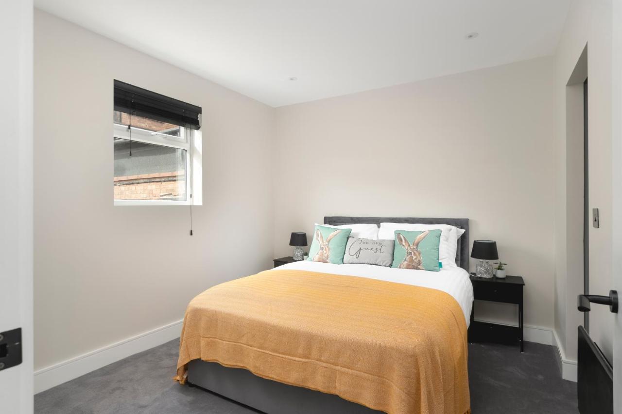 Apartamento Skyvillion - Cozy Large 4 & 1 Bed In Enfield, Mins To Tube Station, Free Wi-fi Londres