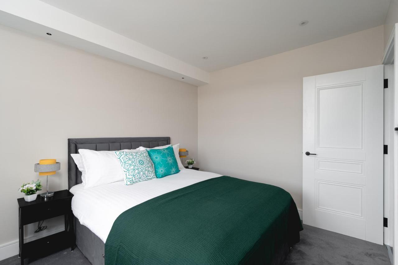 Skyvillion - Cozy Large 4 & 1 Bed In Enfield, Mins To Tube Station, Free Wi-fi Apartamento