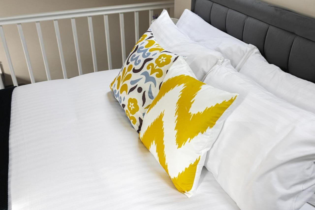 Apartamento Skyvillion - Cozy Large 4 & 1 Bed In Enfield, Mins To Tube Station, Free Wi-fi