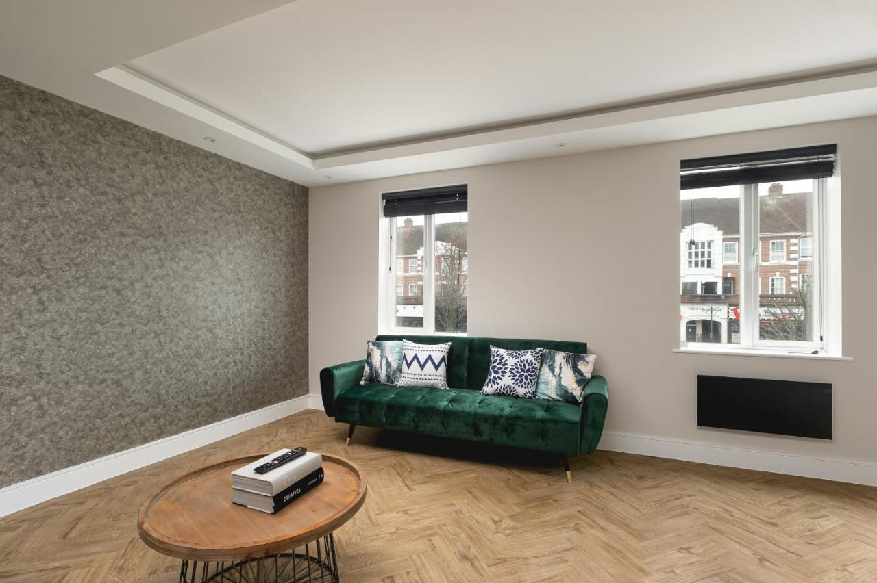 Skyvillion - Cozy Large 4 & 1 Bed In Enfield, Mins To Tube Station, Free Wi-fi Apartamento *
