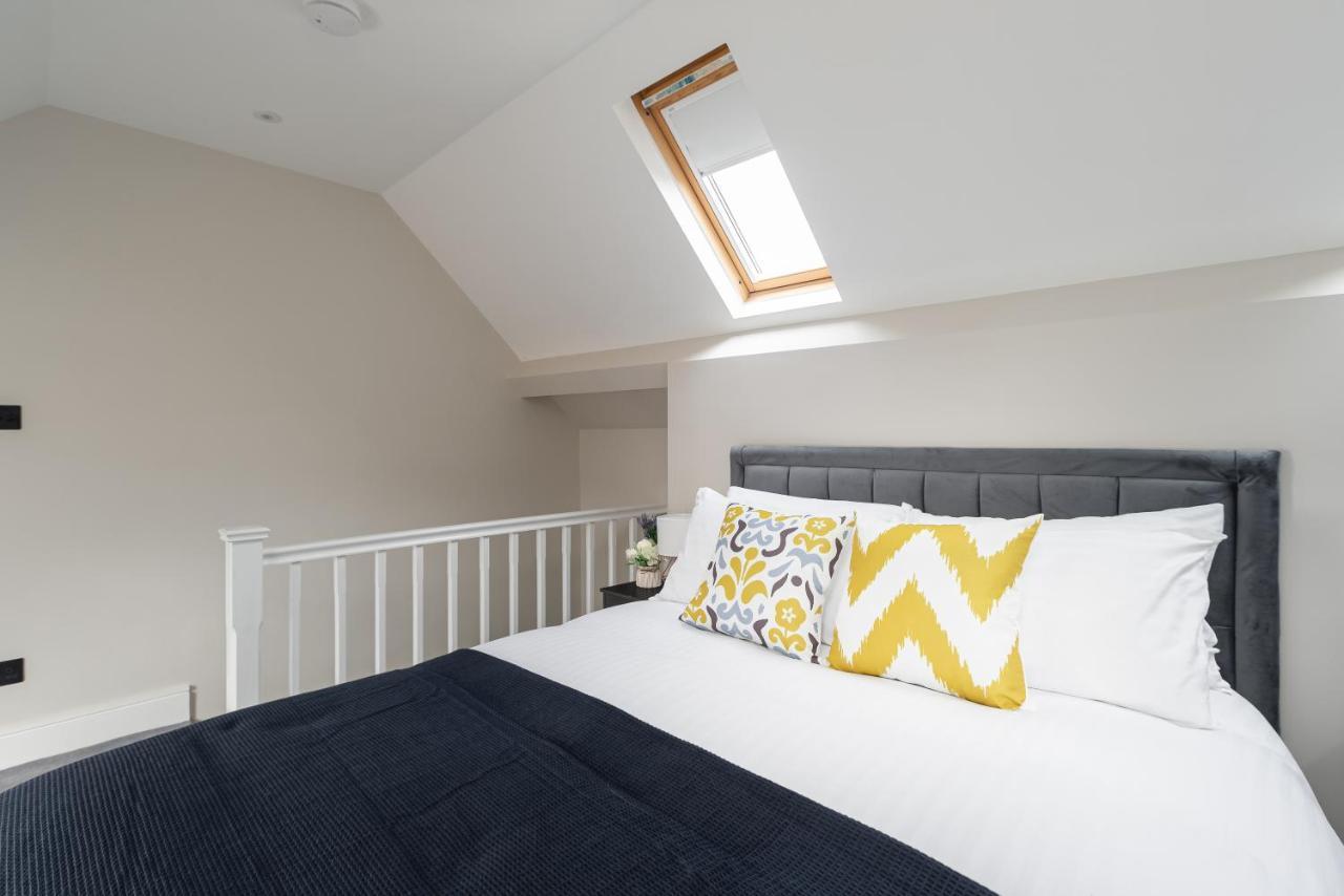 Apartamento Skyvillion - Cozy Large 4 & 1 Bed In Enfield, Mins To Tube Station, Free Wi-fi