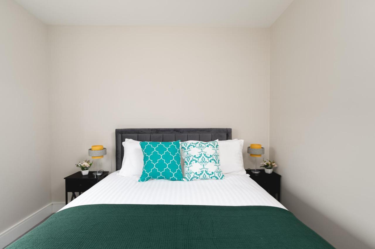 Skyvillion - Cozy Large 4 & 1 Bed In Enfield, Mins To Tube Station, Free Wi-fi Apartamento Londres