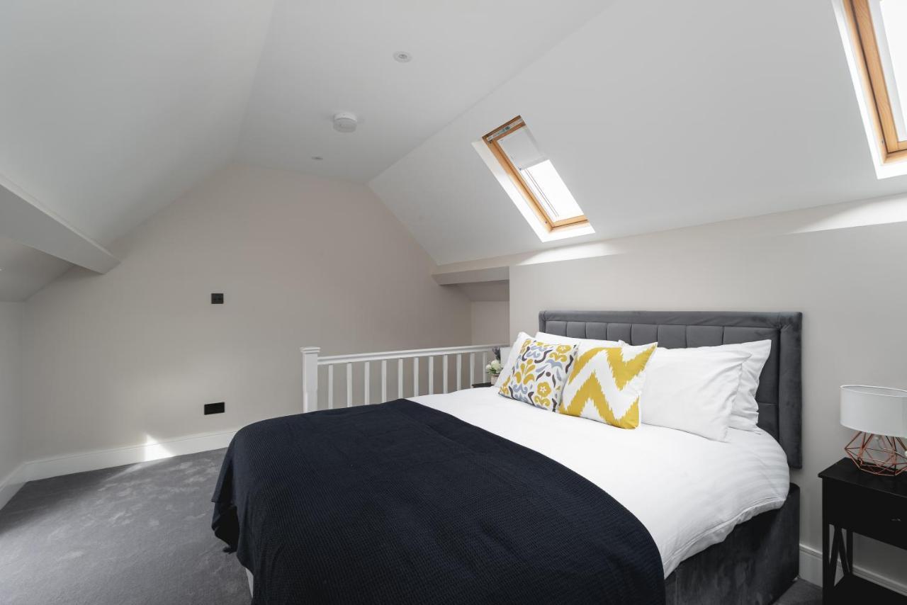 Skyvillion - Cozy Large 4 & 1 Bed In Enfield, Mins To Tube Station, Free Wi-fi Apartamento *