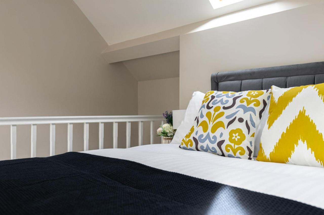Apartamento Skyvillion - Cozy Large 4 & 1 Bed In Enfield, Mins To Tube Station, Free Wi-fi