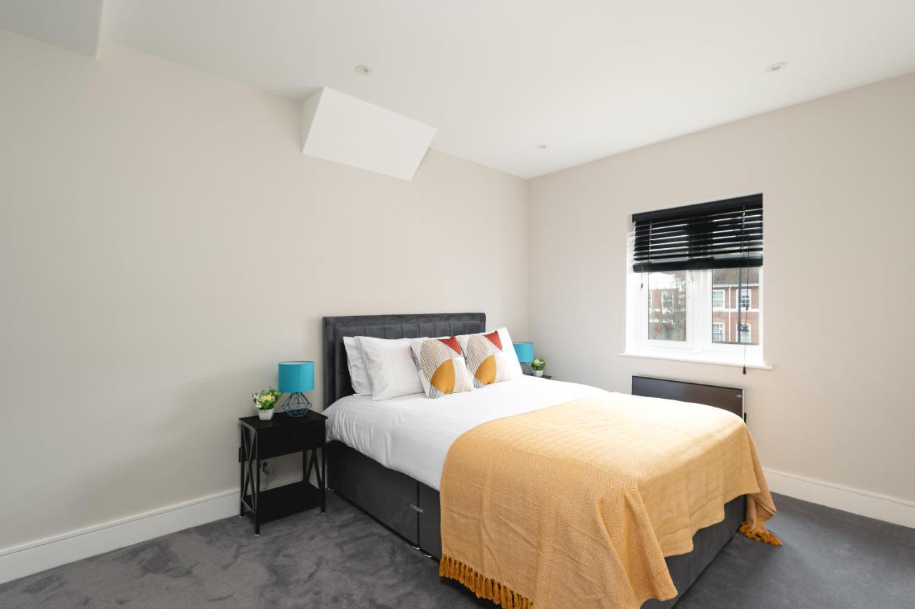 Apartamento Skyvillion - Cozy Large 4 & 1 Bed In Enfield, Mins To Tube Station, Free Wi-fi