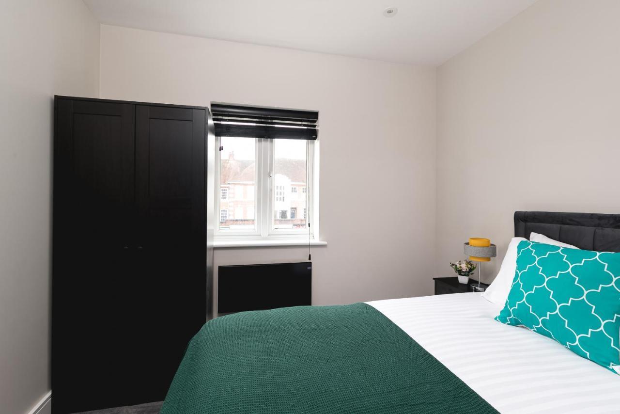 Apartamento Skyvillion - Cozy Large 4 & 1 Bed In Enfield, Mins To Tube Station, Free Wi-fi Londres