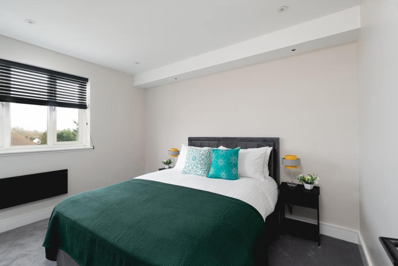 Apartamento Skyvillion - Cozy Large 4 & 1 Bed In Enfield, Mins To Tube Station, Free Wi-fi Londres
